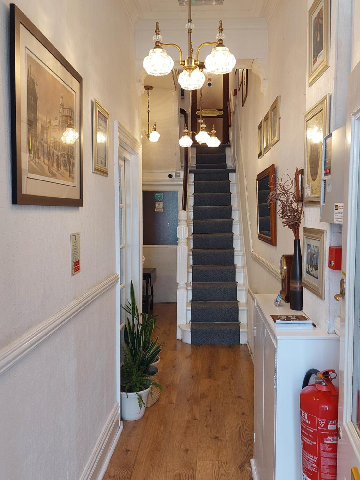 Guest house Westfield House 3*